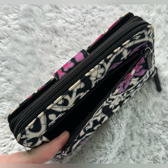 EUC Vera Bradley Turn key wallet/wristlet - Picture 7 of 12
